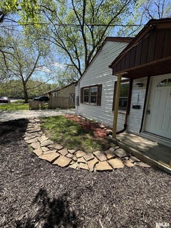 /international/us/1703-n-valley-avenue-peoria-il-110107871180/