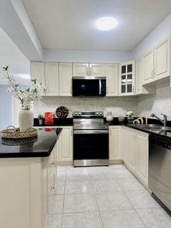 /international/us/161-quichocho-mangilao-gu-110108576970/