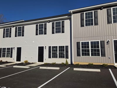 /international/us/427-n-washington-avenue-pulaski-va-110104815330/