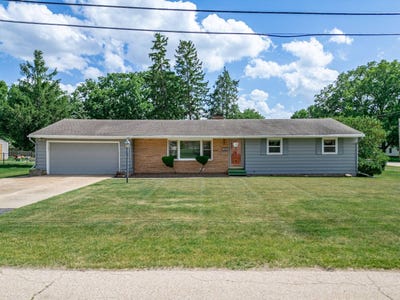 /international/us/404-e-warren-street-rockton-il-110101037221/