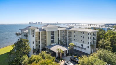 /international/us/8747-navarre-parkway-navarre-fl-110102527327/