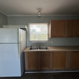 /international/us/221-riggs-road-hubert-nc-110120152476/