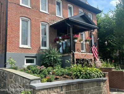 /international/us/255-washington-street-east-stroudsburg-pa-110101219936/
