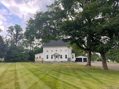 /international/us/1419-route-376-wappingers-falls-ny-110108387138/