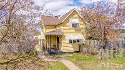 /international/us/707-walnut-street-norway-mi-110107982037/