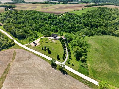 /international/us/16909-meylor-lane-darlington-wi-110108335428/