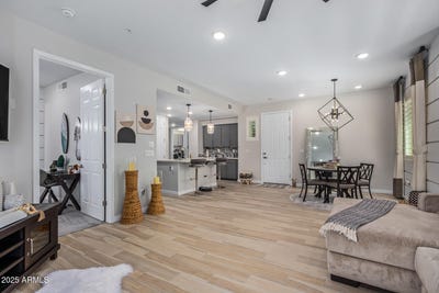 /international/us/250-w-queen-creek-road-chandler-az-110100852276/