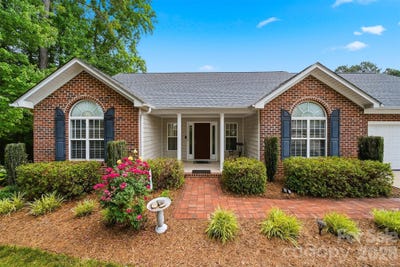 /international/us/3422-n-bay-drive-granite-falls-nc-110108349246/