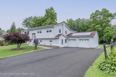 /international/us/3-esther-place-lake-katrine-ny-110100615954/
