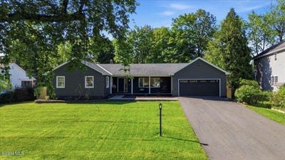 /international/us/1-garrison-road-queensbury-ny-110109713174/