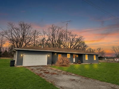 /international/us/212-s-clark-avenue-se-clay-city-il-110105765223/