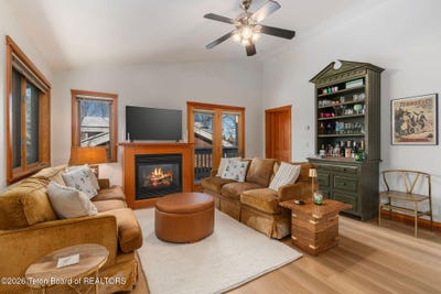 /international/us/315-pine-drive-jackson-wy-110105311704/