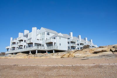 /international/us/1-mansfield-grove-road-east-haven-ct-110107357231/