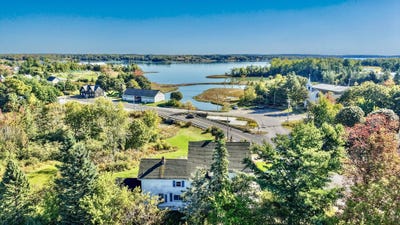 /international/us/121-main-street-milbridge-me-110120463728/