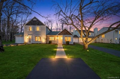 /international/us/13-mallard-path-coram-ny-110106498968/