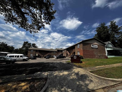 /international/us/2408-19th-avenue-birmingham-al-110108537687/