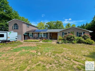 /international/us/1608-terry-s-mountain-rd-henry-va-110109061372/