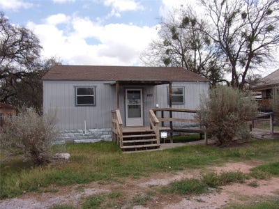 /international/us/403-s-live-oak-street-san-saba-tx-110106272158/