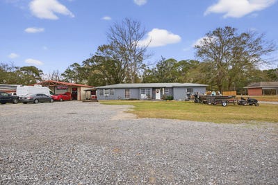 /international/us/7621-elder-ferry-road-moss-point-ms-110104496990/