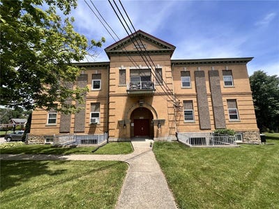 /international/us/230-w-berkeley-st-uniontown-pa-110108451538/
