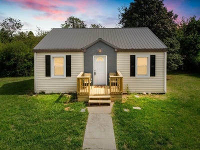 /international/us/48-upland-drive-salem-va-110107550536/