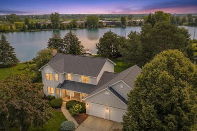 /international/us/2485-van-view-court-green-bay-wi-110119959364/