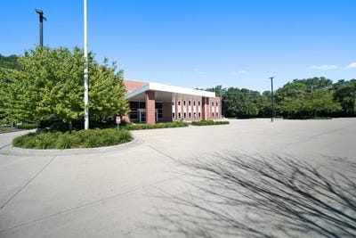 /international/us/1225-e-washington-street-joliet-il-110096590915/