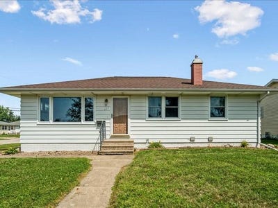 /international/us/425-28th-street-nw-cedar-rapids-ia-110101450232/