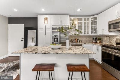 /international/us/1931-n-cleveland-street-arlington-va-110108568517/