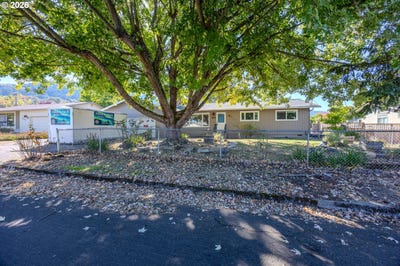/international/us/3077-w-lorraine-ave-roseburg-or-110110422808/
