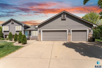 /international/us/900-e-64th-st-sioux-falls-sd-110108146631/