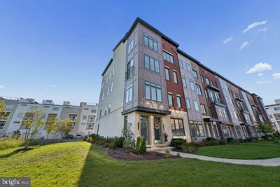 /international/us/43209-mongold-square-ashburn-va-110120618735/