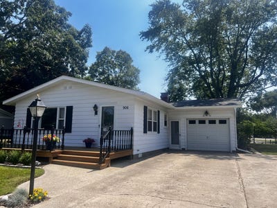 /international/us/906-woodlawn-street-ludington-mi-110101243139/