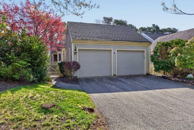/international/us/24-w-woods-circle-yarmouth-port-ma-110106704609/