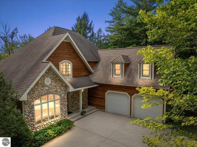 /international/us/407-n-twin-pines-drive-lake-leelanau-mi-110108886088/
