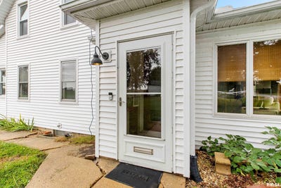 /international/us/6203-n-schaffer-road-elmwood-il-110120457641/