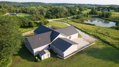 /international/us/2237-holliwell-valley-court-winterset-ia-110098643391/