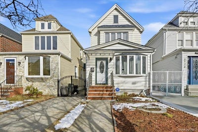 /international/us/69-27-manse-street-forest-hills-ny-110105632767/