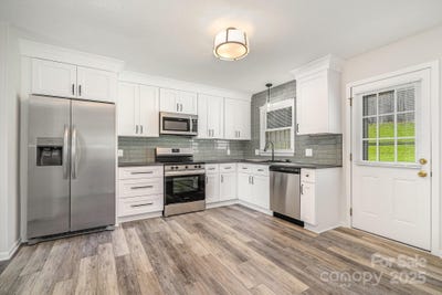 /international/us/434-stoneycreek-lane-rock-hill-sc-110100779951/