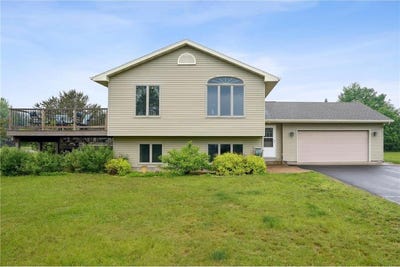 /international/us/881-217th-street-osceola-wi-110100158273/