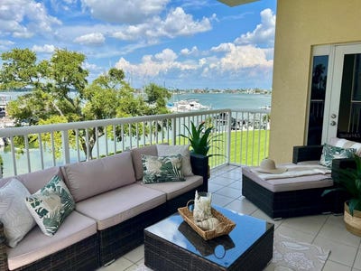 /international/us/425-150th-avenue-madeira-beach-fl-110099156679/