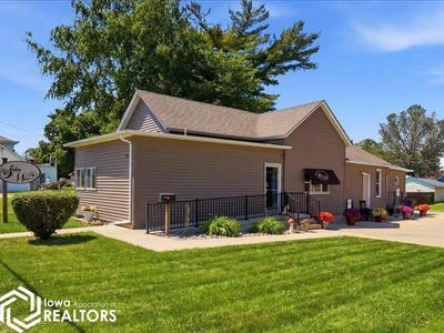 /international/us/1714-west-avenue-burlington-ia-110108470344/