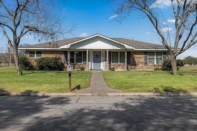 /international/us/727-partridge-lane-eagle-lake-tx-110102580297/
