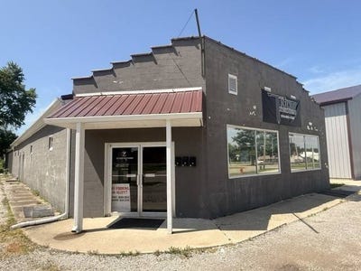 /international/us/105-w-highland-ave-robinson-il-110108749961/