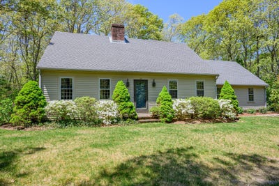 /international/us/43-village-drive-east-sandwich-ma-110108237948/