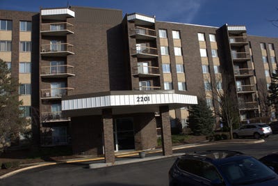 /international/us/2201-s-grace-street-lombard-il-110107053202/