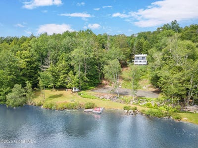 /international/us/307-s-long-pond-road-grafton-ny-110100481245/