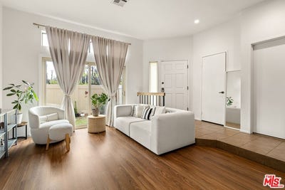 /international/us/22525-sherman-way-west-hills-ca-110107501545/