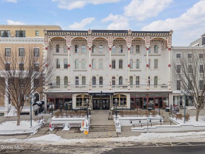 /international/us/19-washington-street-saratoga-springs-ny-110105353339/