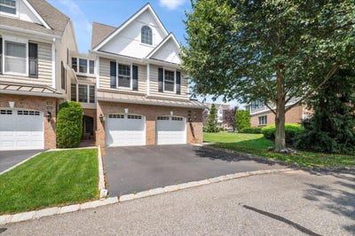 /international/us/481-pacing-way-westbury-ny-110101027551/